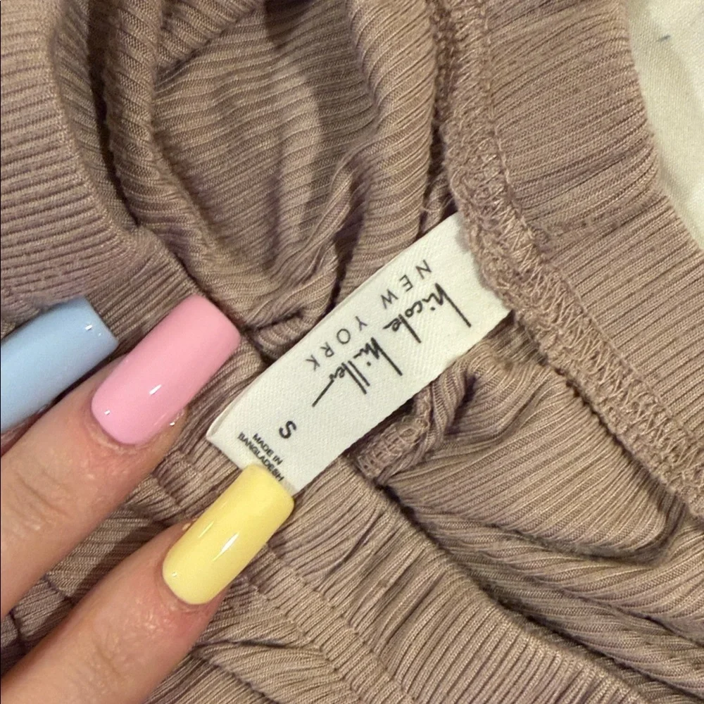 Nicole Miller Taupe Short-Sleeve Pajama Top with White Piping - Picture 6 of 8